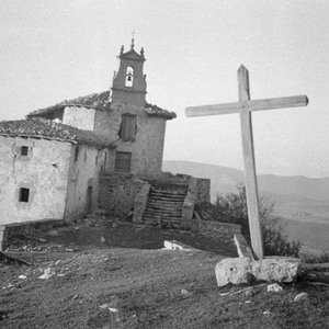 La Ermita de San Vitor se encuentra en la localidad de Gauna, perteneciente al término municipal de Iruraiz-Gauna, provincia de Álava. Esta ermita situada en los montes de Vitoria está dedicada a San Vítor, que es considerado protector de sembrados y abogado contra las enfermedades, en especial del dolor de cabeza.
